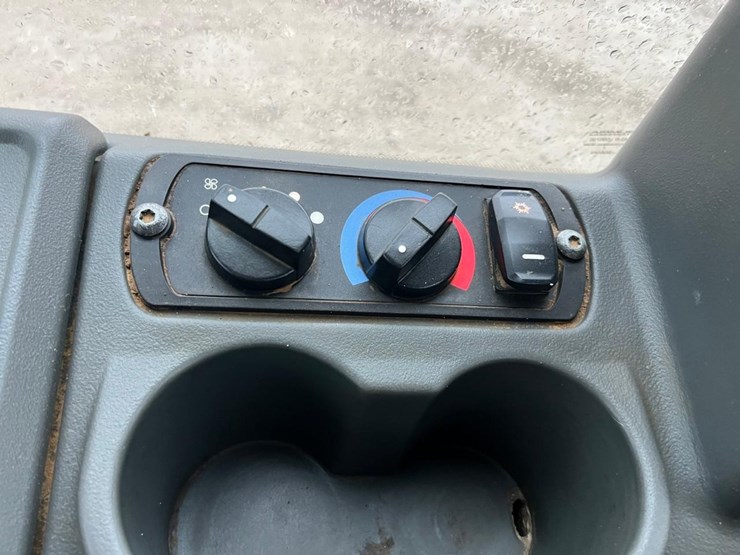 2020-caterpillar-d5k2-lgp-image-32