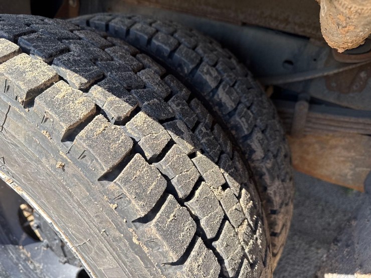 2017-ford-f550-xl-image-10