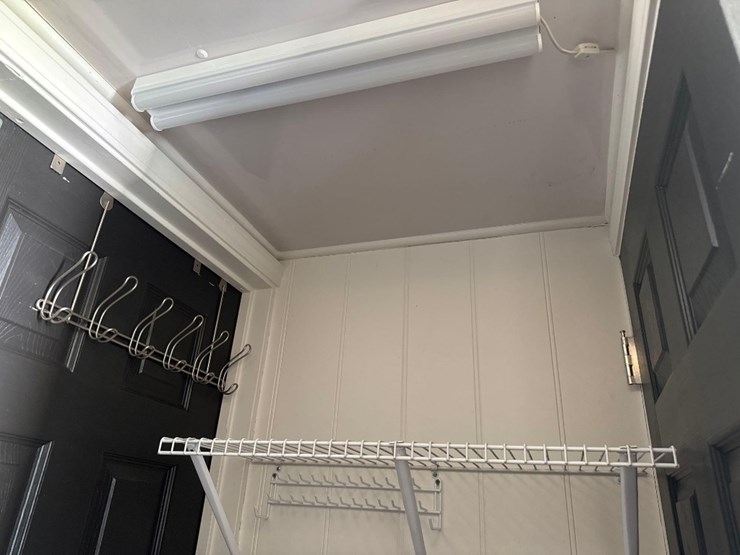 2001-wells-cargo-8'-x-32'-toy-hauler-dbl-axle-trl-image-16