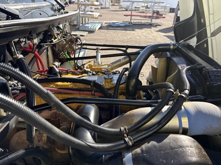 2004-freightliner-fl70-image-13