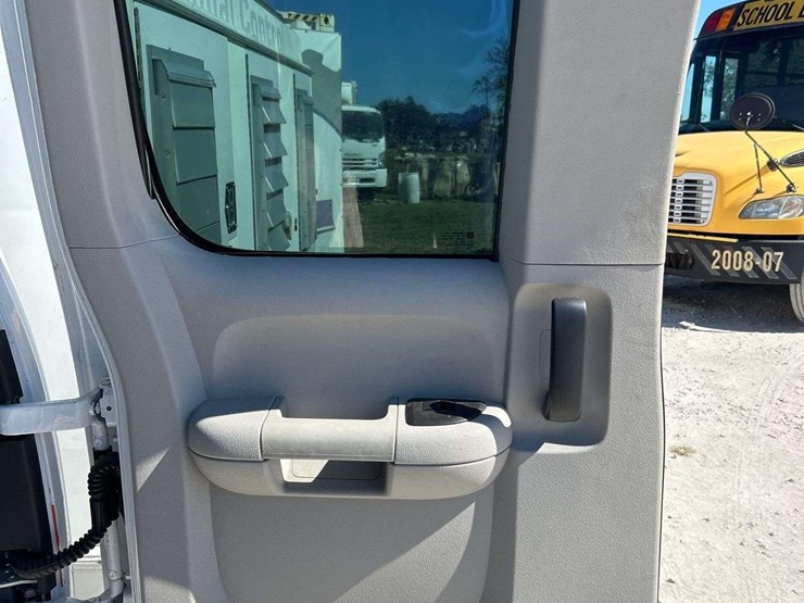 2013-chevrolet-silverado-3500-image-23