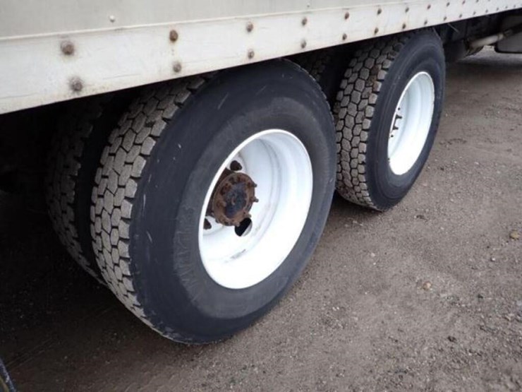 inoperable-2010-freightliner-m2106-business-class-image-56