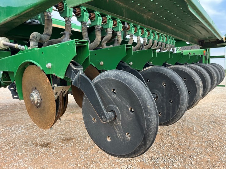 2018-great-plains-3s3000hd-image-11