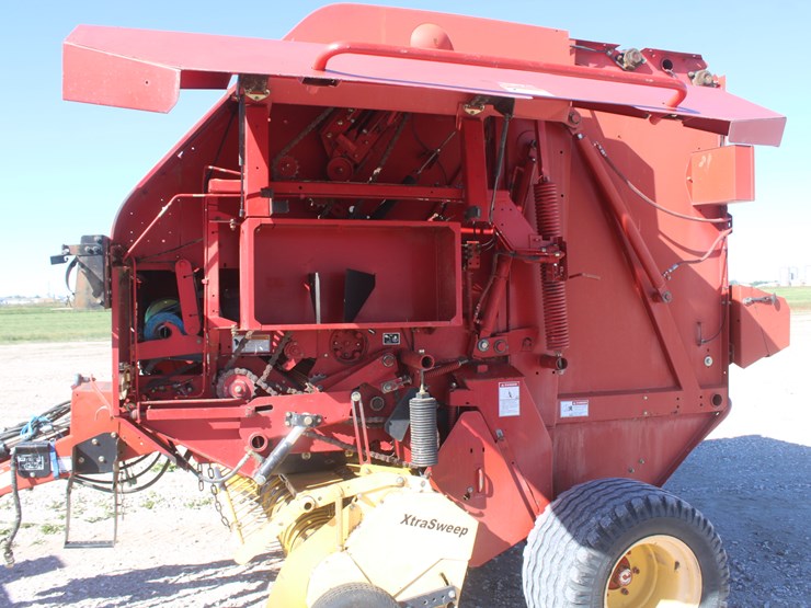 new-holland-br780-image-14