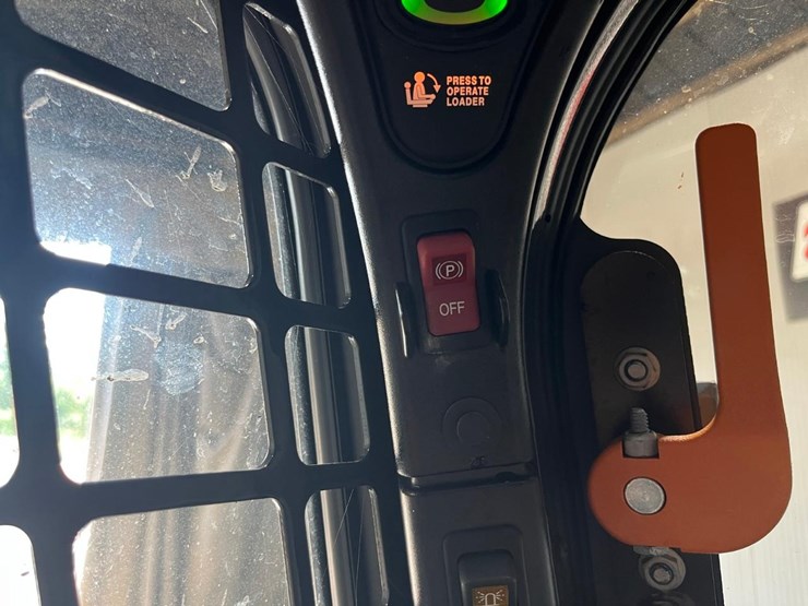 2023-bobcat-s650-image-21