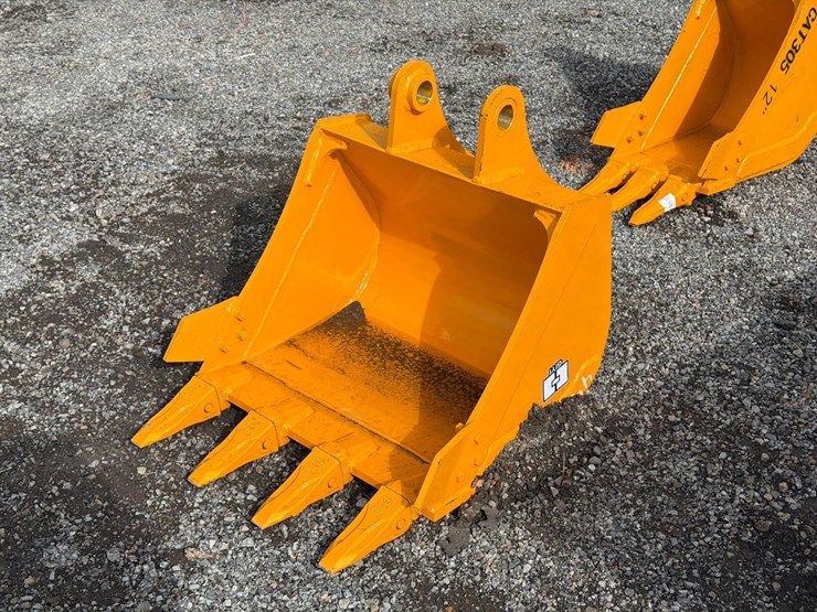 new-giyi-24in.-bucket-excavator-bucket-image-1