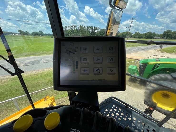 2023-new-holland-cr10.90-image-85