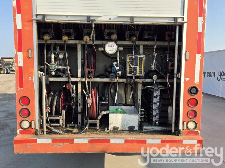 2009-international-7300-image-25