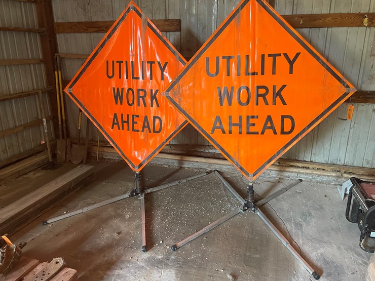 #1095-•-(2)-utility-work-ahead-signs-image-1