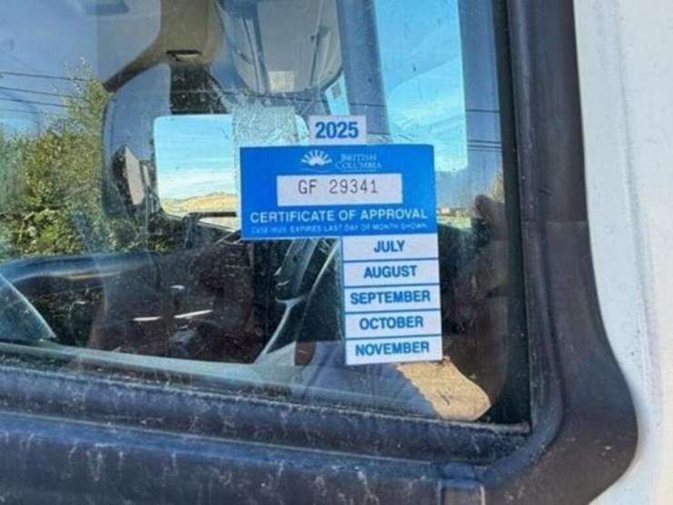 2010-hino-258-image-33