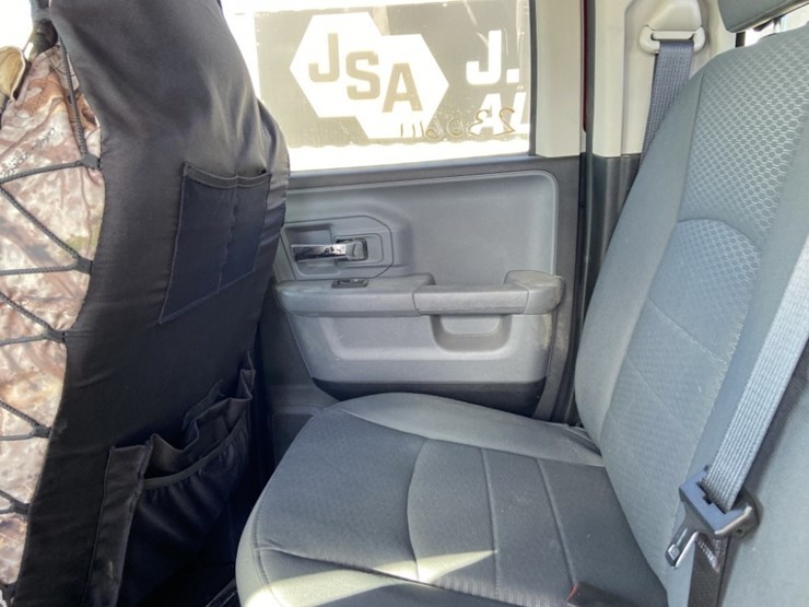 2015-dodge-ram-crew-cab-4wd-pickup-image-22