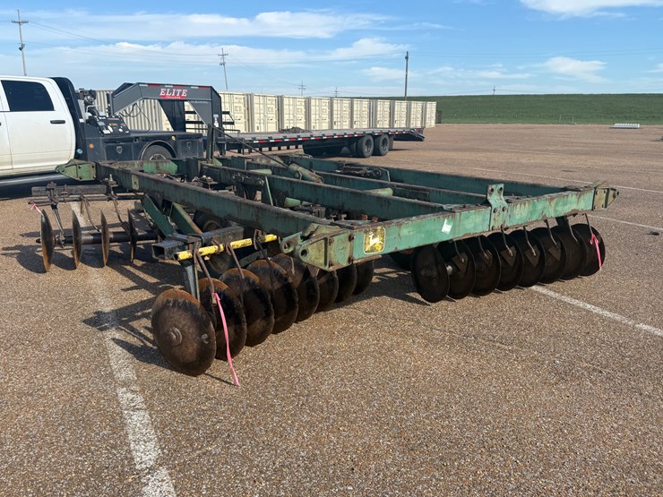 john-deere-230-image-9