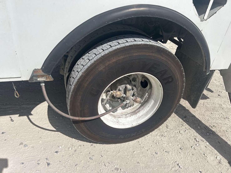 2016-freightliner-m2-106-altec-am50-50ft-bucket-truck-image-25