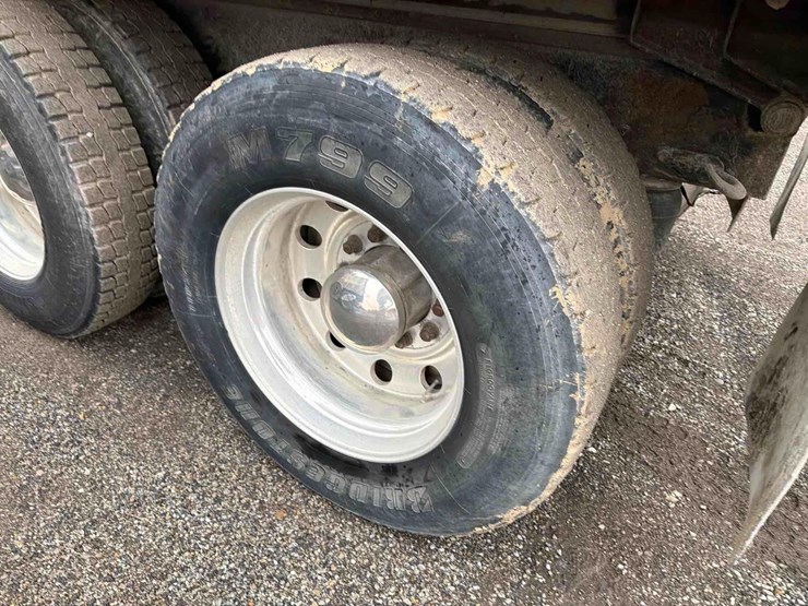 2003-peterbilt-357-image-8