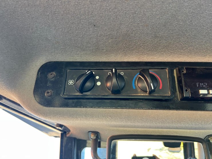 2016-case-850m-lt-image-31