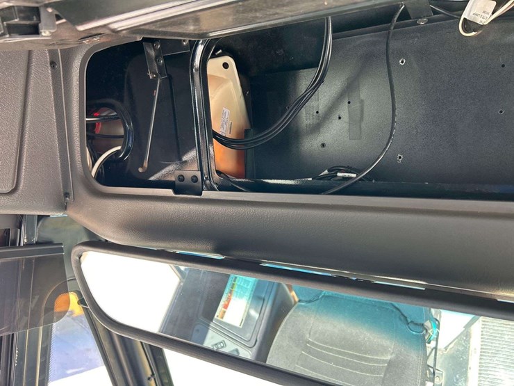 2009-freightliner-b2-image-17