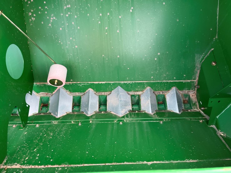 2018-great-plains-3s3000hd-image-34