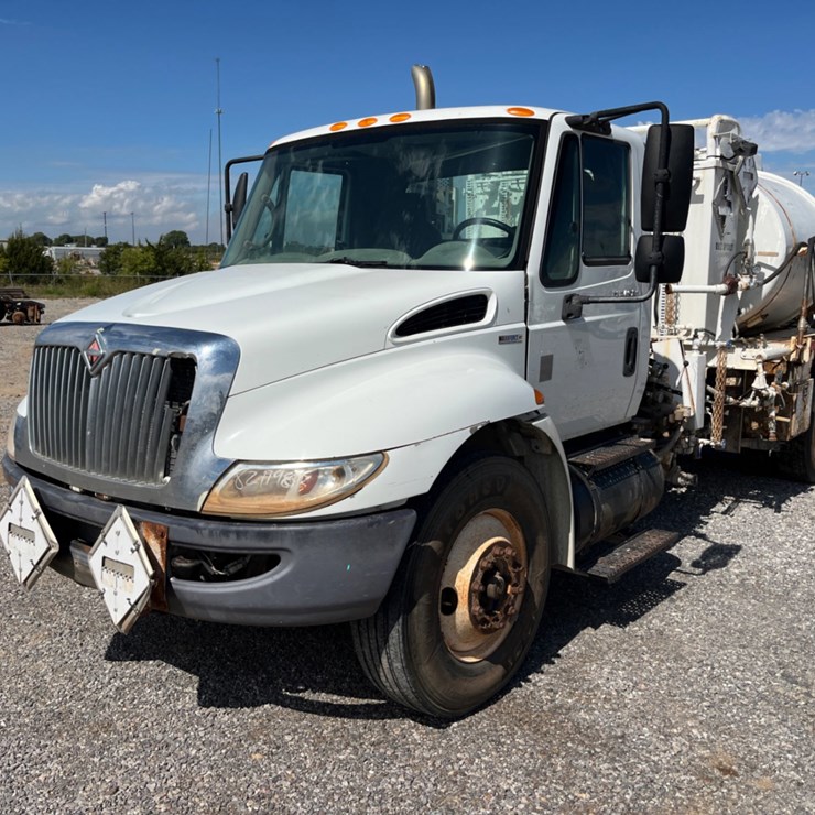 2010 INTERNATIONAL DURASTAR 4300
