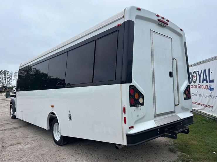 2013-ford-f550-image-4