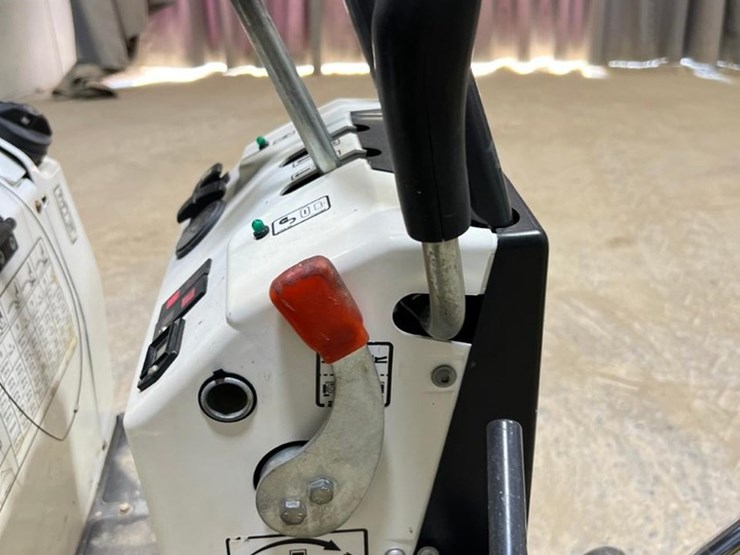 2022-bobcat-e10-image-27