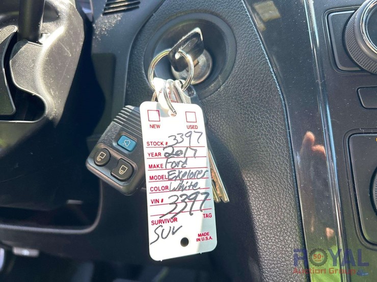 2017-ford-explorer-image-27