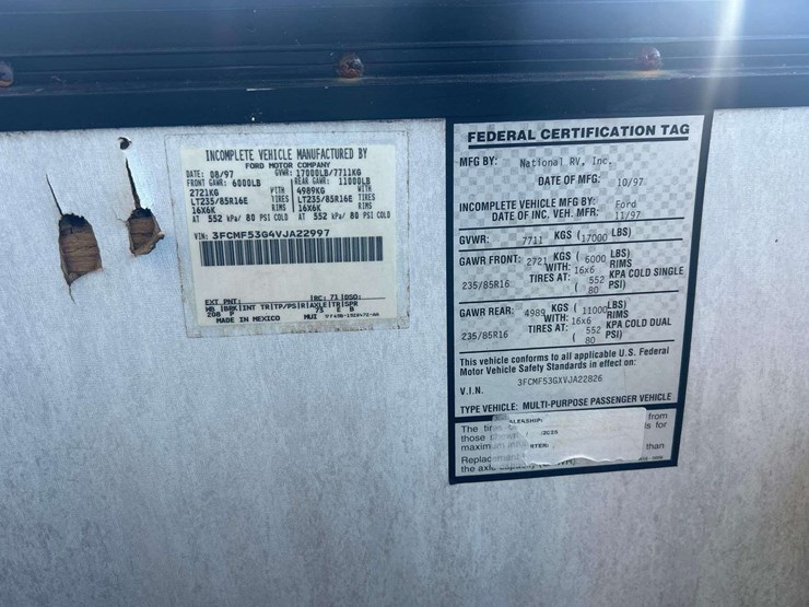 1998-national-rv-tropi-cal-t/a-35ft-class-a-motorhome-image-36