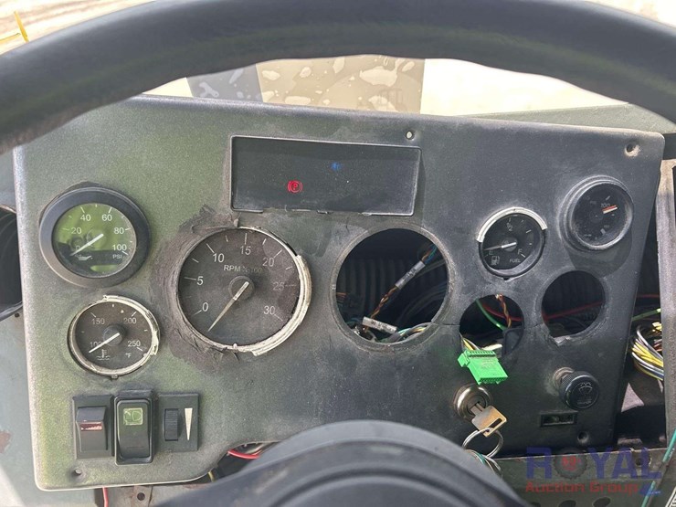 2012-crane-carrier-low-entry-t/a-rear-loader-garbage-truck-image-25