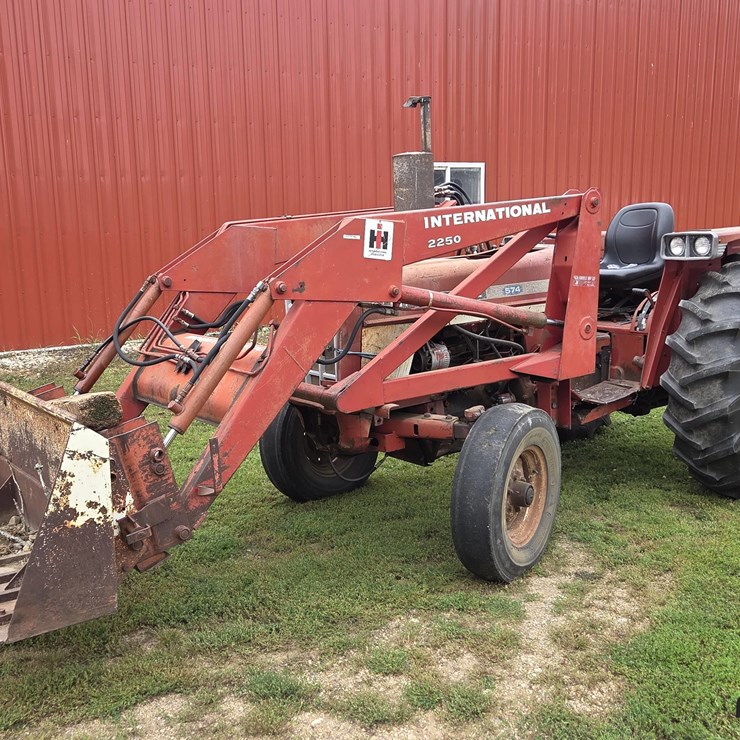 1976 INTERNATIONAL 574