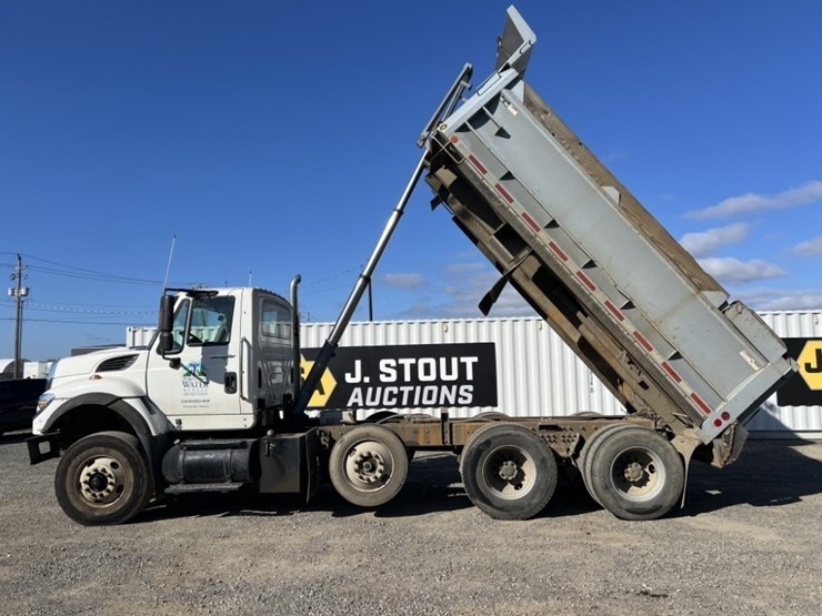 2009-international-7600-image-26