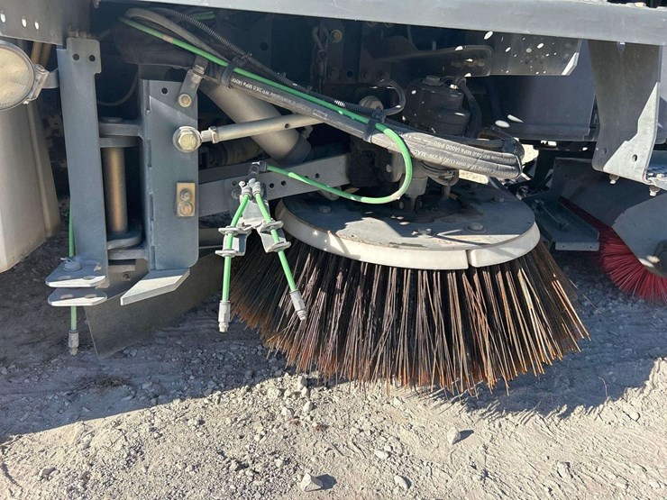 2020-freightliner-m2-106-elgin-whirlwind-series-mv-street-sweeper-truck-image-12