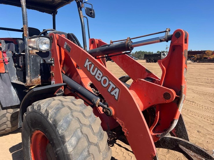 2019-kubota-r630-image-21