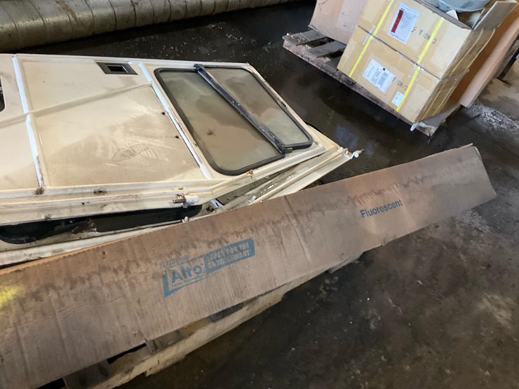 #186-•-forklift-doors-and-light-bulbs-image-11