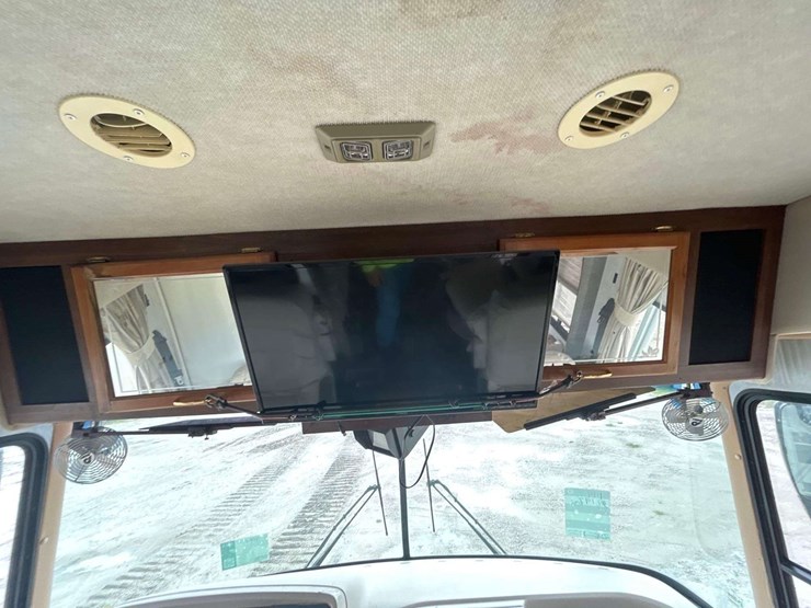 1998-national-rv-tropi-cal-t/a-35ft-class-a-motorhome-image-31