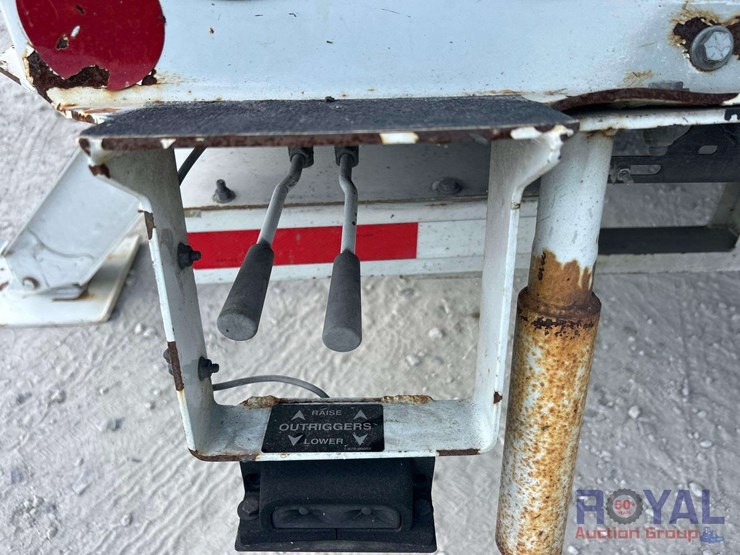 2016-freightliner-m2-106-altec-am50-50ft.-insulated-material-handling-bucket-truck-image-25