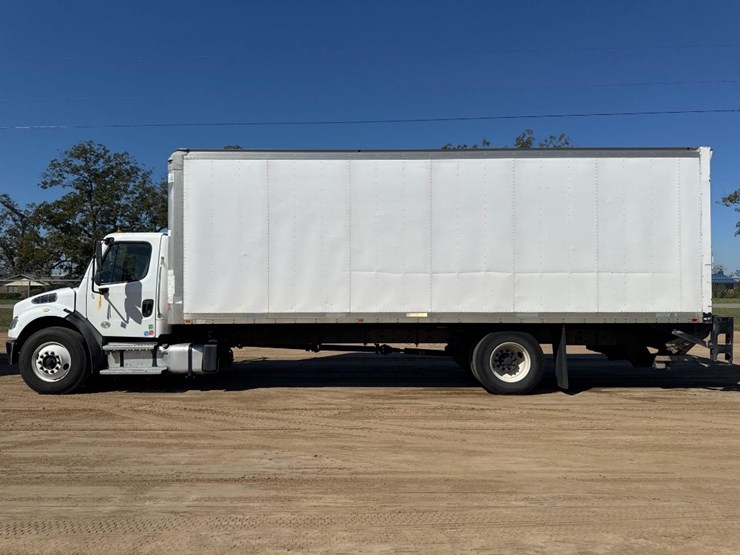 2020-freightliner-m2-26'-box-truck-image-1