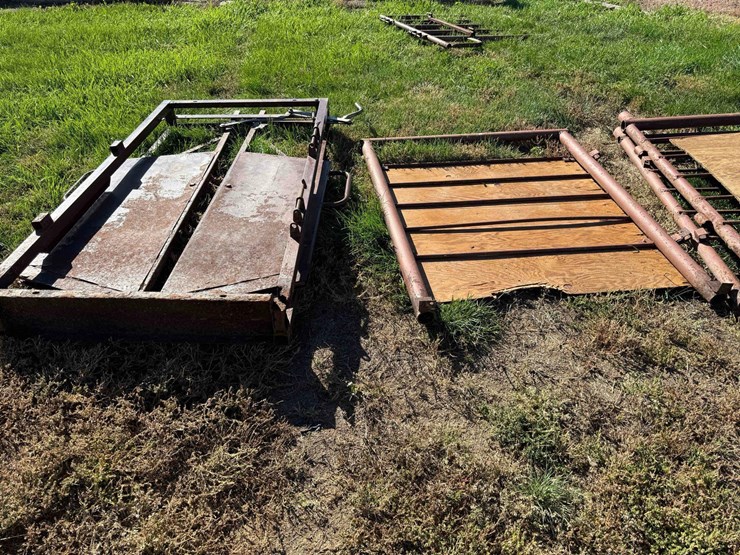 hyqual-adjustable-livestock-alley-image-10