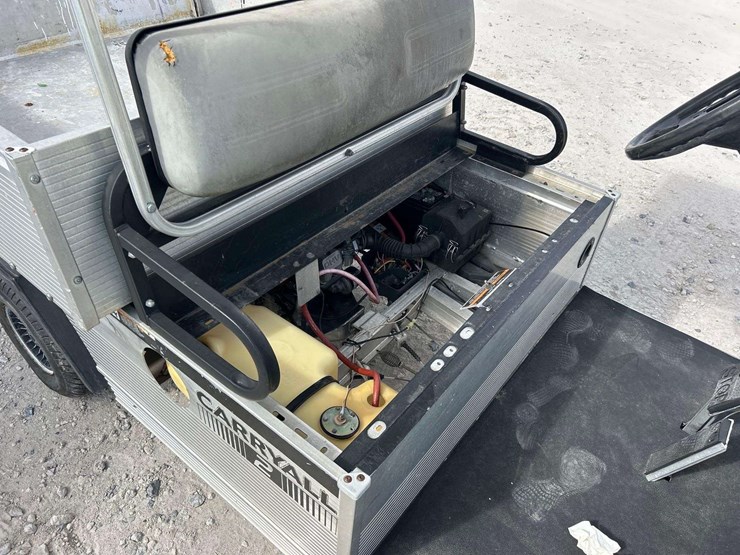 club-car-carryall-2-electric-utility-cart-image-7