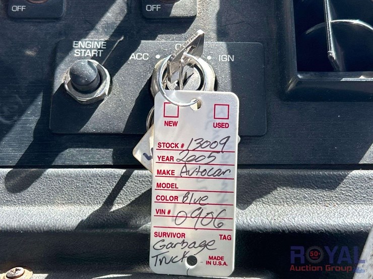 2005-autocar-wxr-heil-rear-loader-garbage-truck-image-23