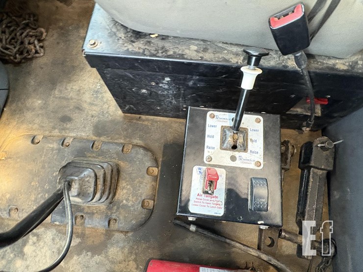 2015-peterbilt-567-image-29