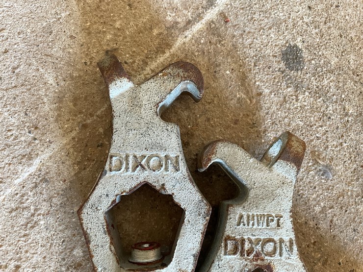 #1064-•-(2)-dixon-fire-hydrant-wrenches-image-3