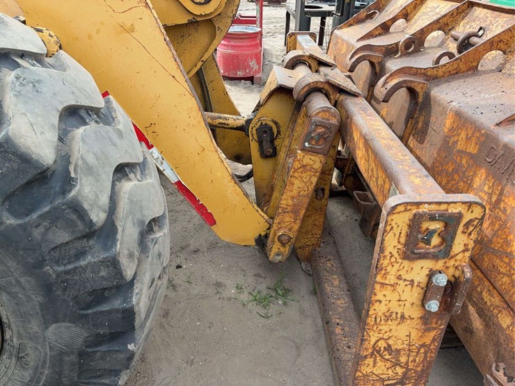 caterpillar-938f-image-31