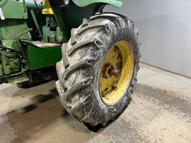 john-deere-4320-image-12