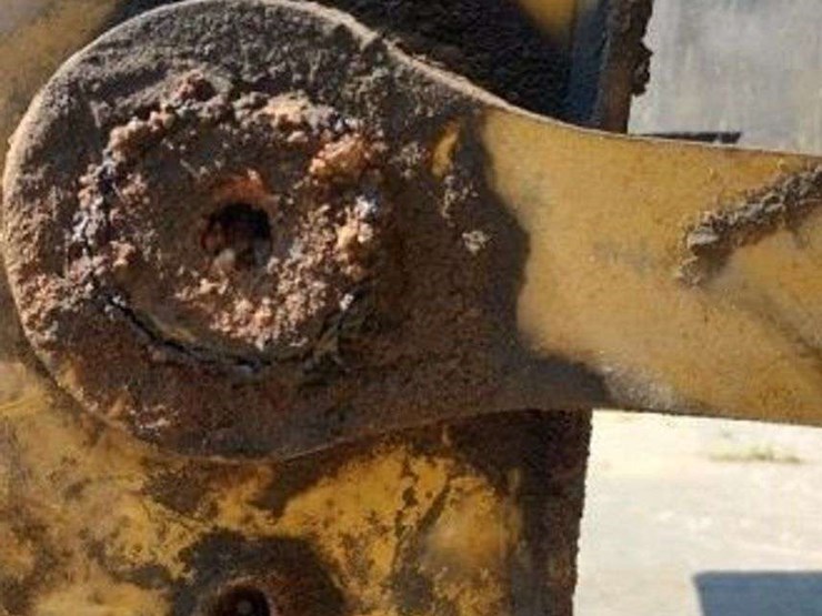 2019-caterpillar-325f-image-12