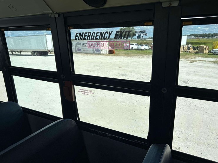 2007-freightliner-b2-image-25