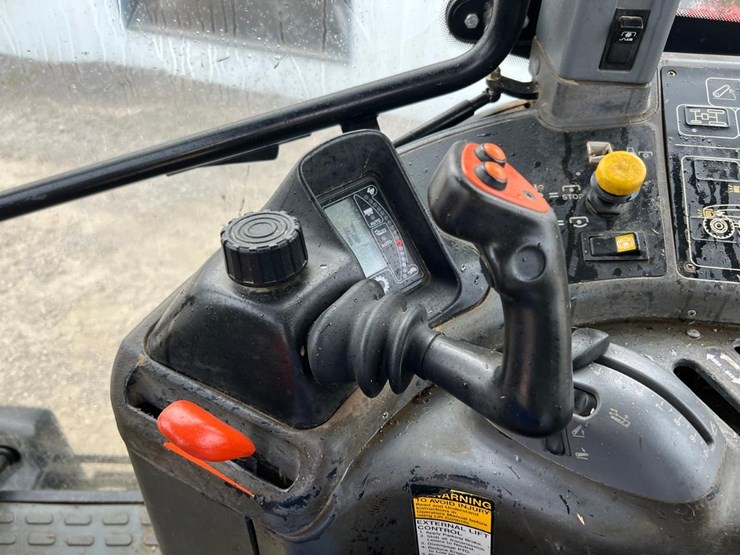 new-holland-tm150-image-29