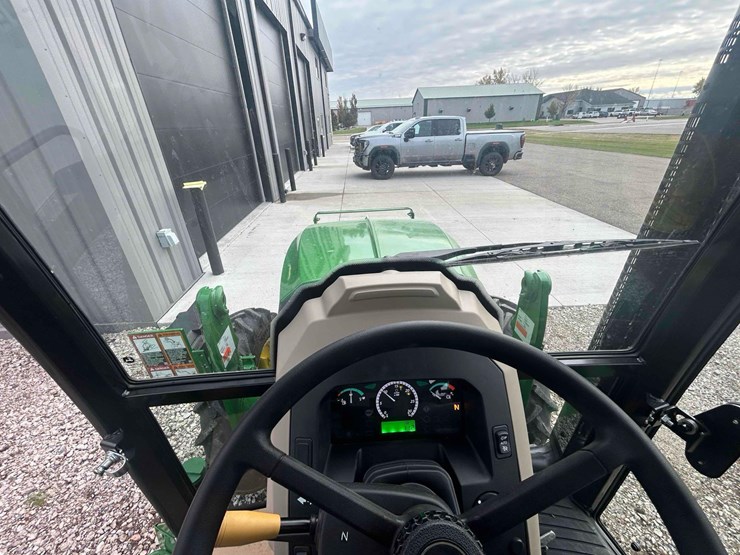 2021-john-deere-5075e-image-36