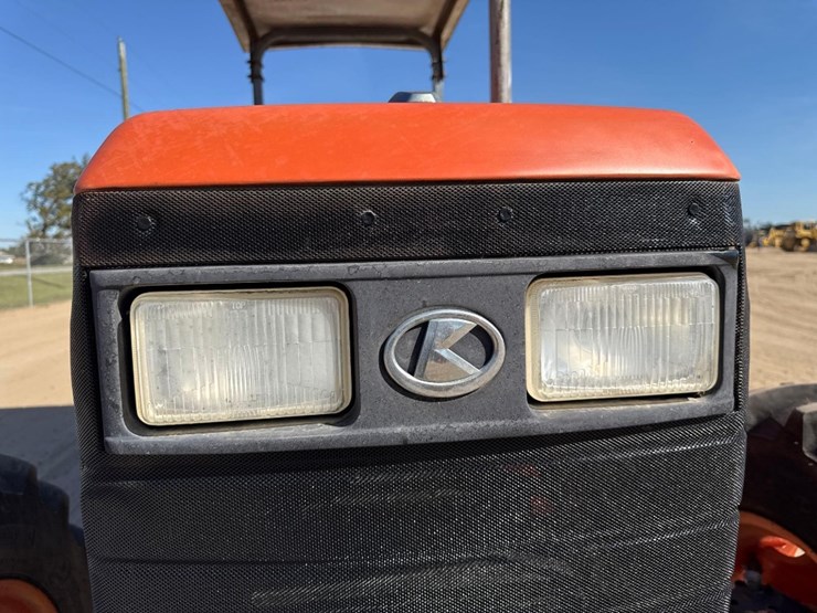 kubota-m955-dual-speed-tractor-image-17