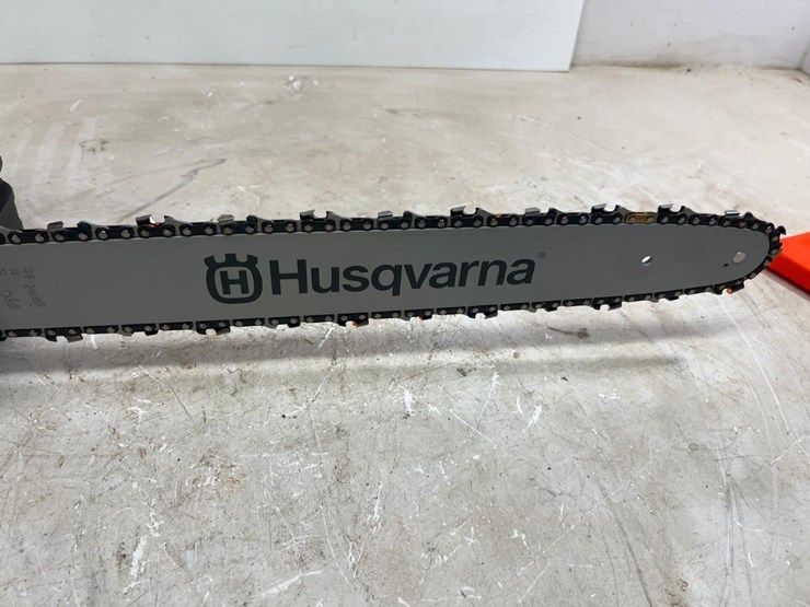 husqvarna-max-battery-series-40v-18"-chain-saw-image-6