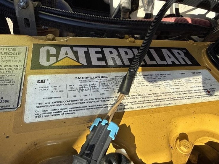 2004-freightliner-fl70-image-16