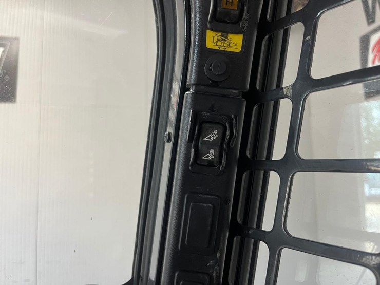 2023-bobcat-s650-image-27